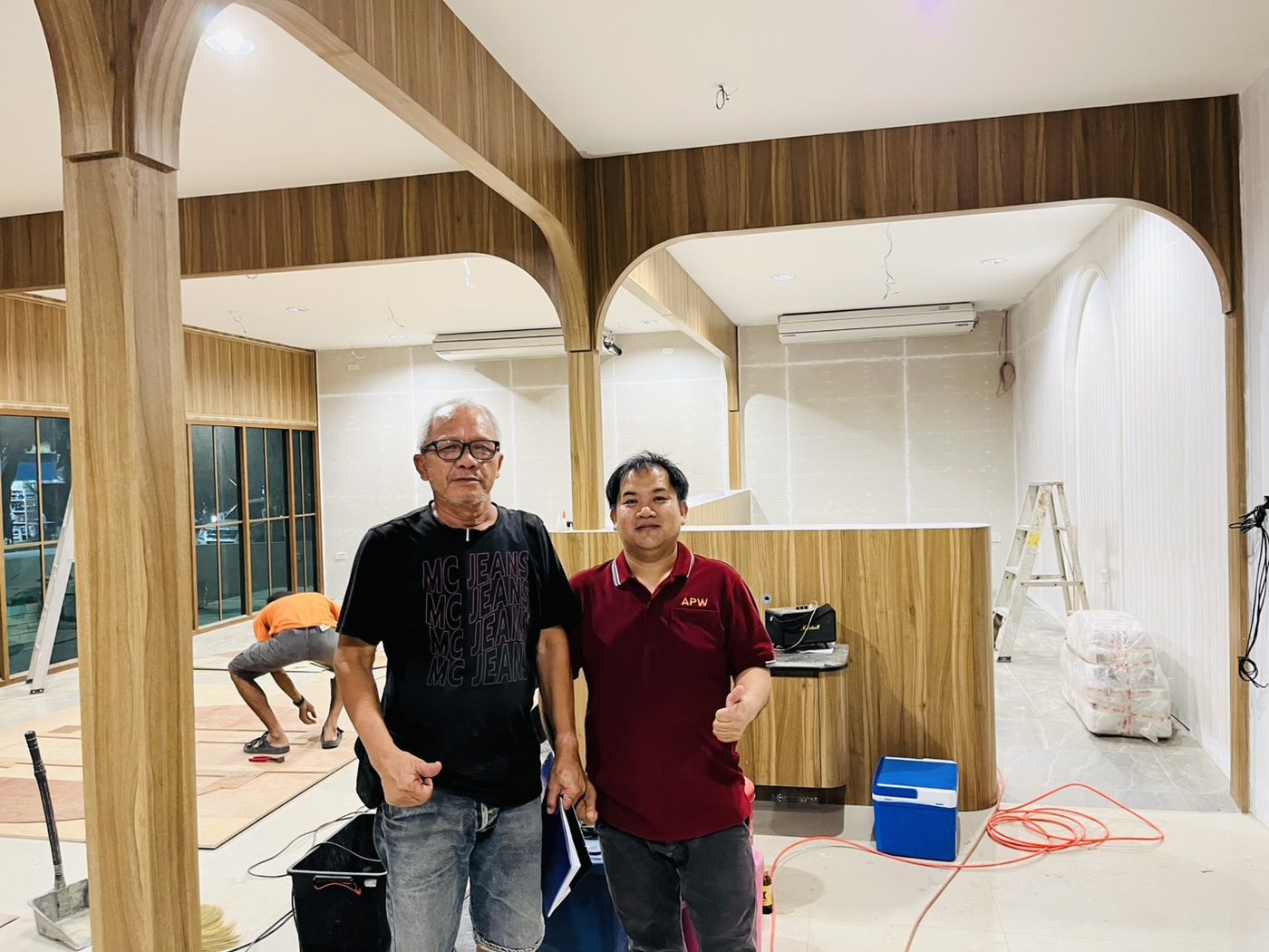 ภายในร้านบิงซู งานไม้ตกแต่งและซุ้มโค้ง