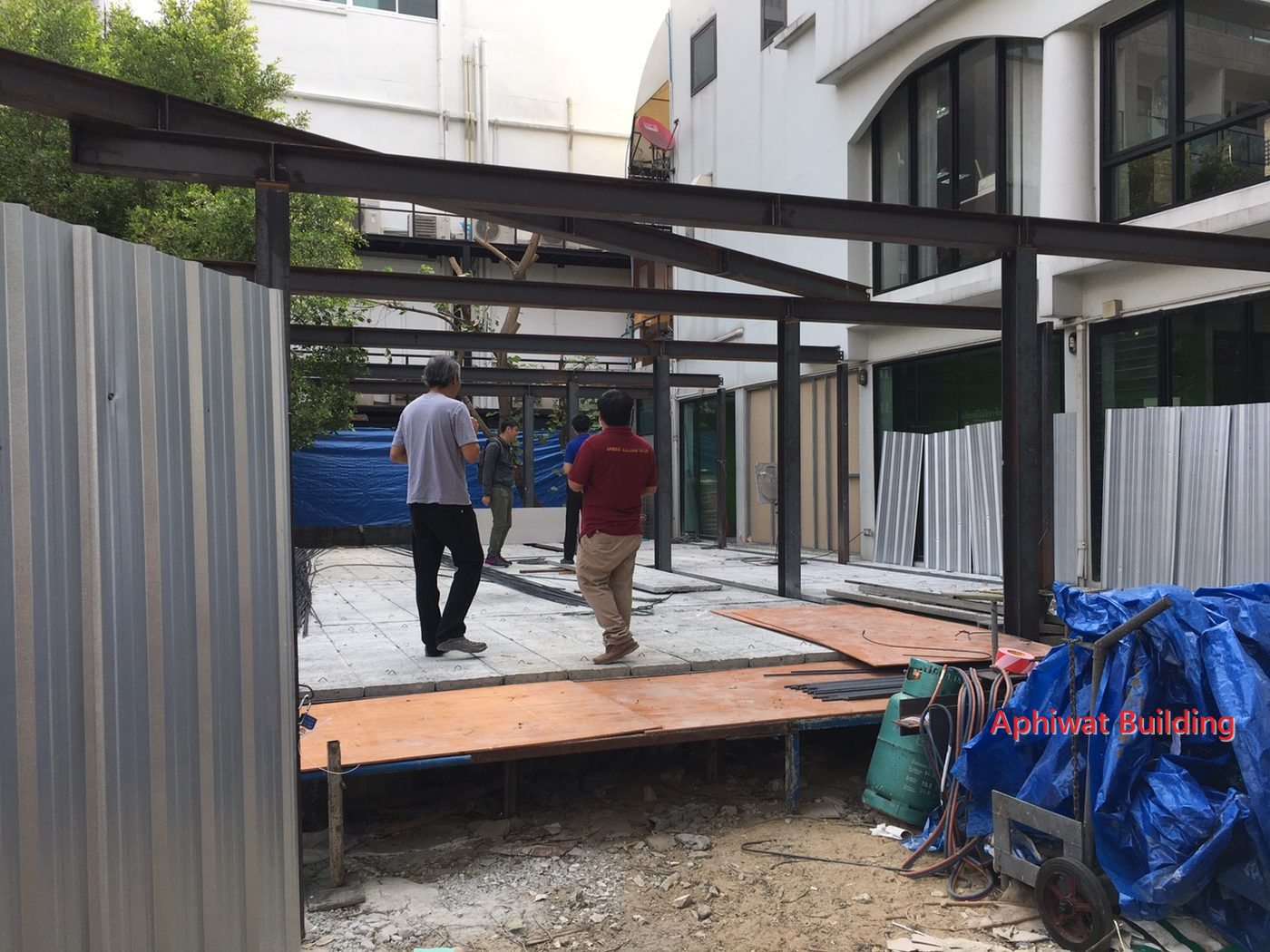 โครงการรีโนเวทอาคารพาณิชย์และพื้นที่การค้า M-Space